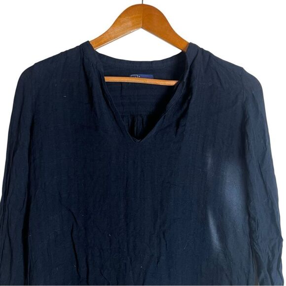 3 for $30! Gap Women's Navy V-Neck Top - Picture 2 of 8